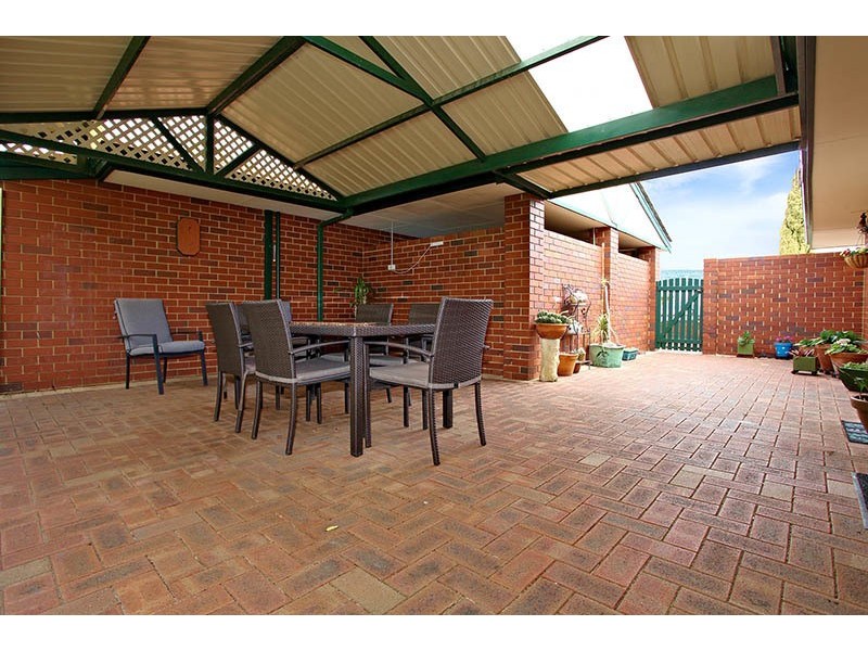 2/1 Berkeley Avenuw, Nollamara WA 6061