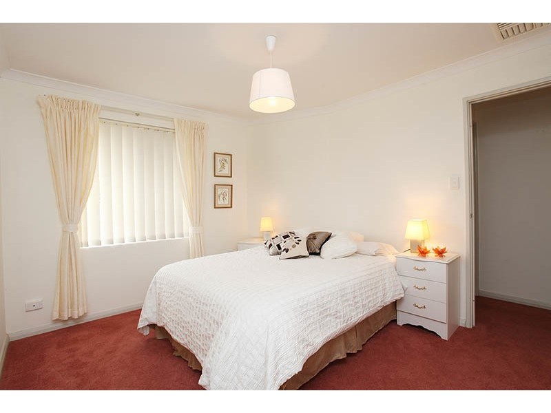 2/1 Berkeley Avenuw, Nollamara WA 6061