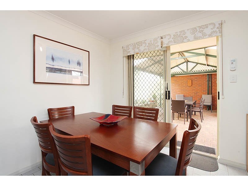 2/1 Berkeley Avenuw, Nollamara WA 6061