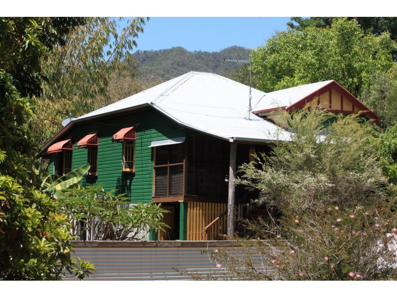 86 Anzac Parade, Finch Hatton QLD 4756