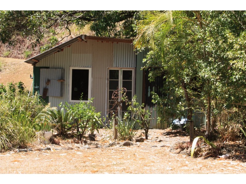 86 Anzac Parade, Finch Hatton QLD 4756