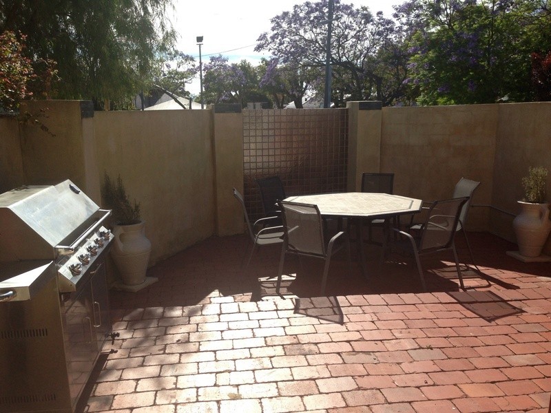 3/7 Mount Henry Road, Como WA 6152