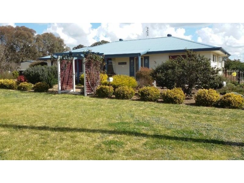 95 Long Street, Boorowa NSW 2586