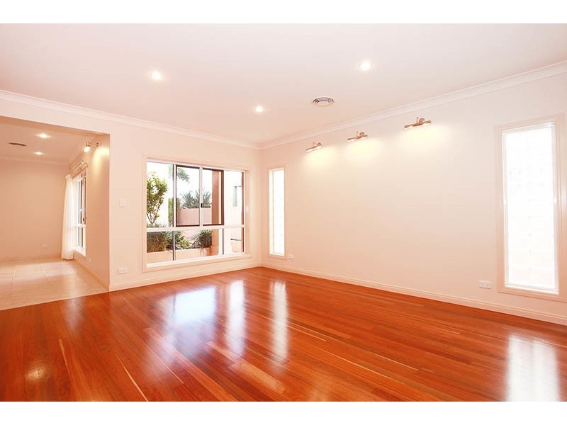 5 Martingale Court, Raby Bay QLD 4163