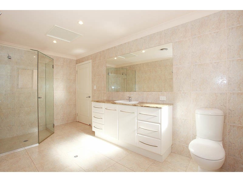 5 Martingale Court, Raby Bay QLD 4163