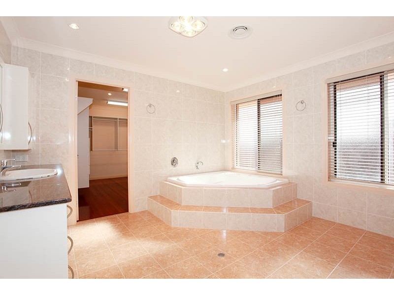 5 Martingale Court, Raby Bay QLD 4163