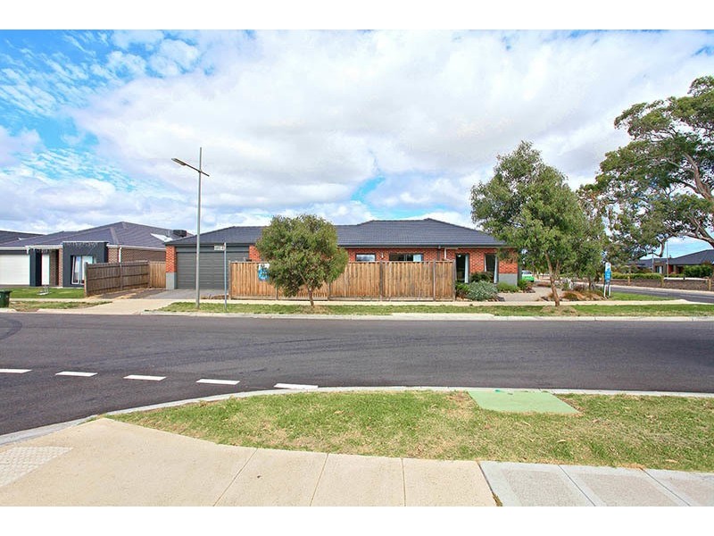 8  Hemlock Way, Epping VIC 3076
