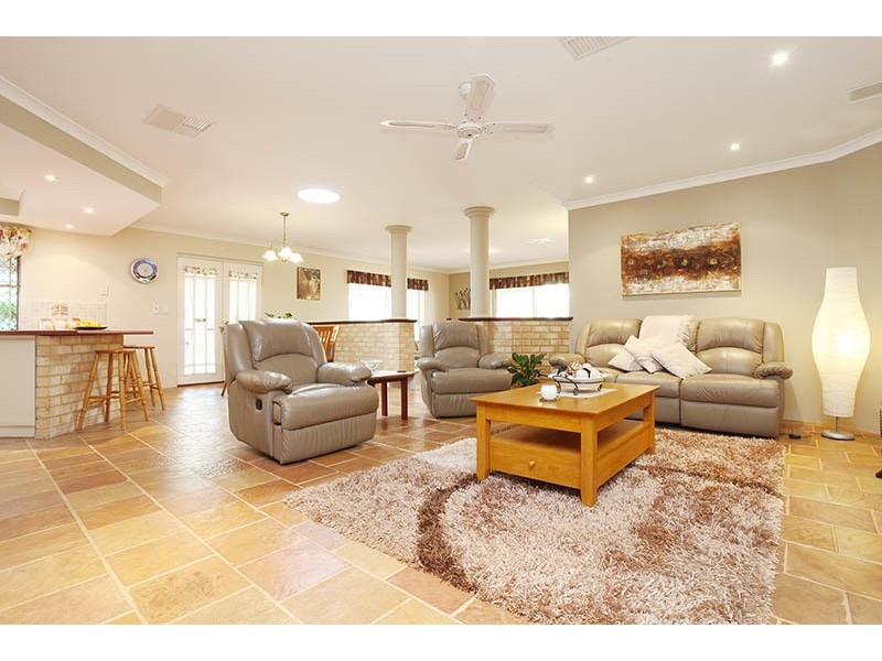 10 Maggie Way, Mandurah WA 6210
