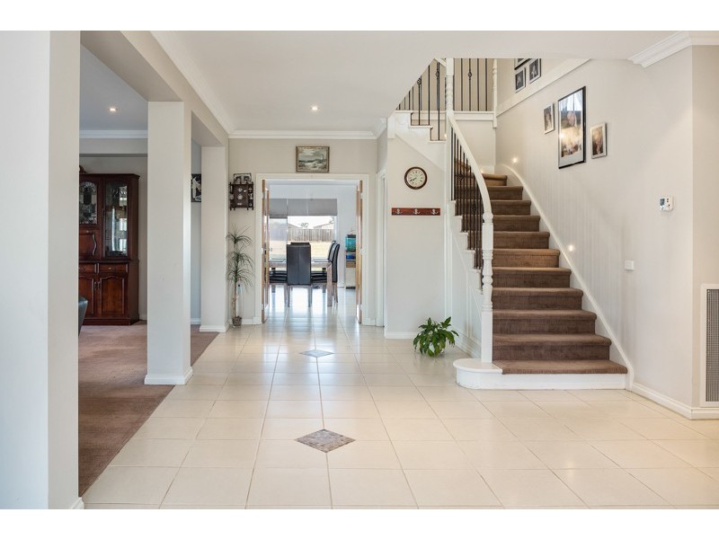 21 CONNEMARRA CIRCUIT, Melton VIC 3337