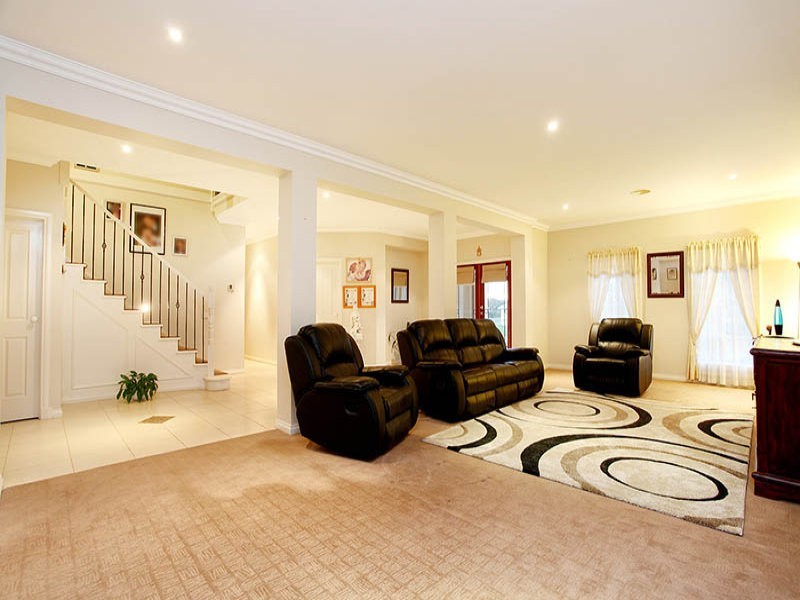 21 CONNEMARRA CIRCUIT, Melton VIC 3337