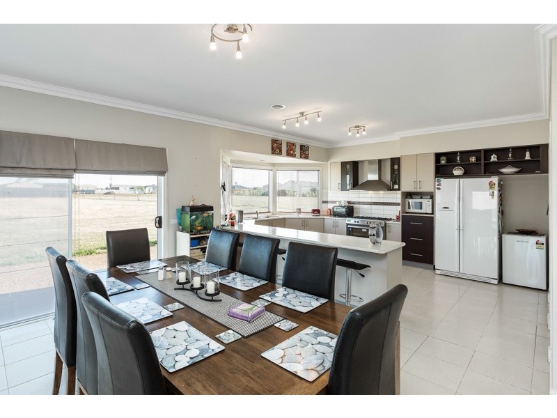 21 CONNEMARRA CIRCUIT, Melton VIC 3337