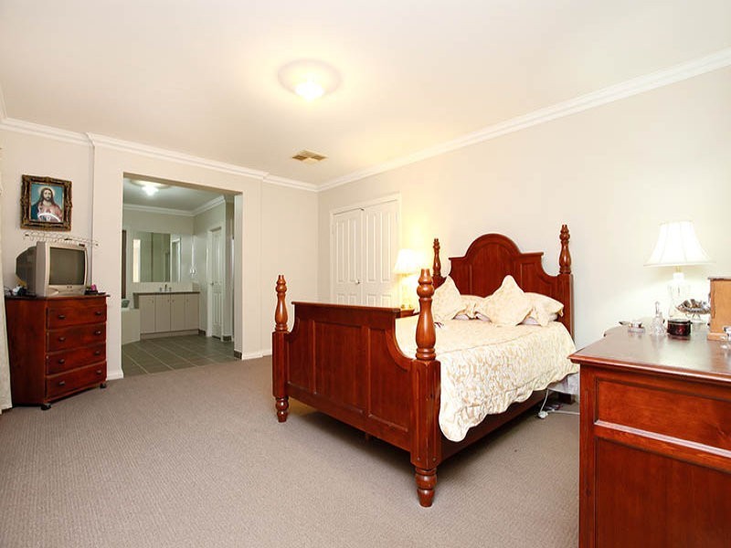 21 CONNEMARRA CIRCUIT, Melton VIC 3337