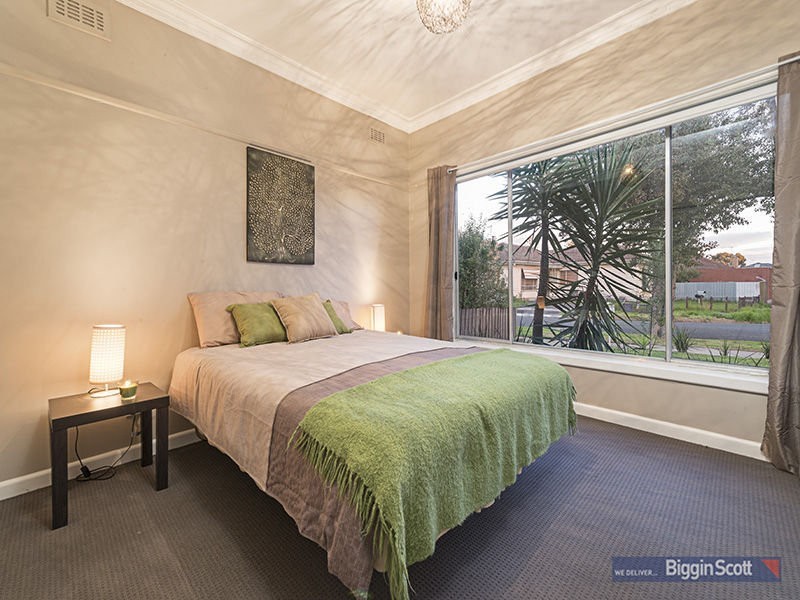 18 Viola Avenue, Brooklyn VIC 3012