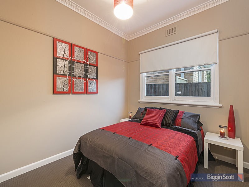 18 Viola Avenue, Brooklyn VIC 3012