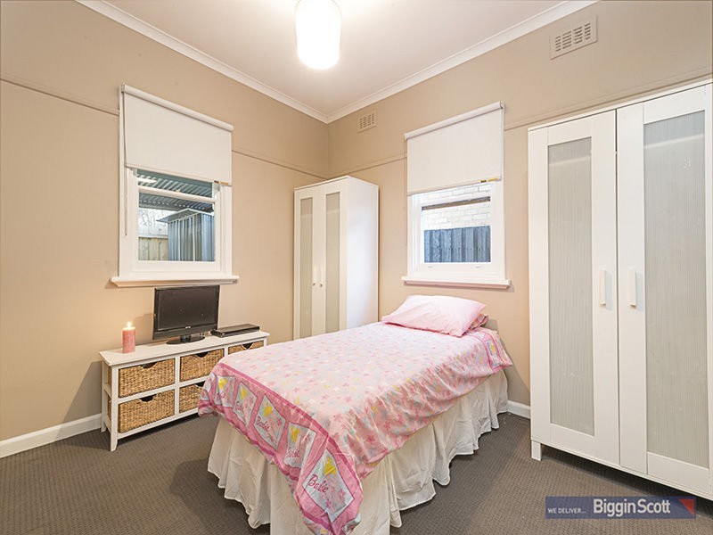 18 Viola Avenue, Brooklyn VIC 3012