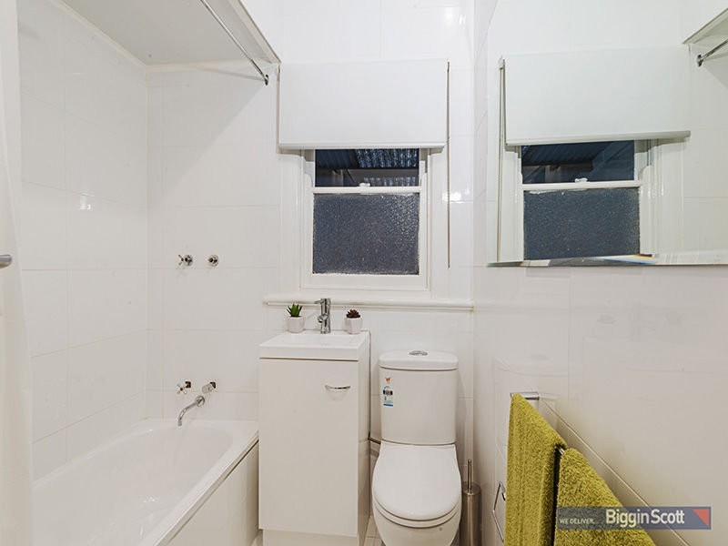 18 Viola Avenue, Brooklyn VIC 3012