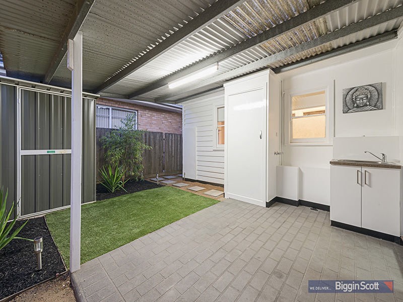 18 Viola Avenue, Brooklyn VIC 3012