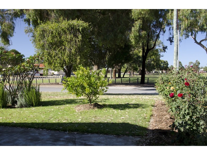 381 Daly Street, Cloverdale WA 6105