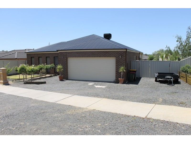 18 Arthurs crescent, Strathfieldsaye VIC 3551