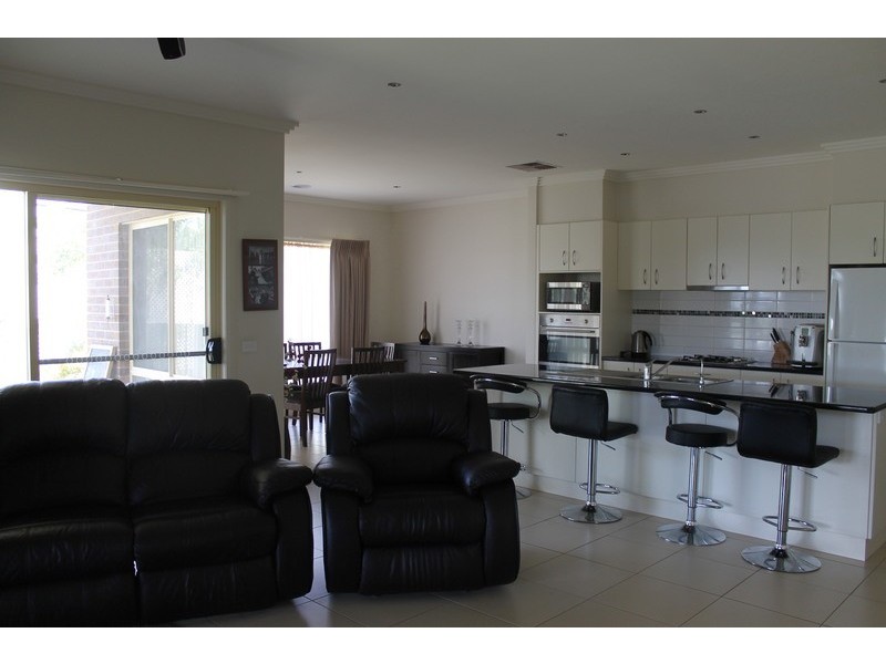 18 Arthurs crescent, Strathfieldsaye VIC 3551