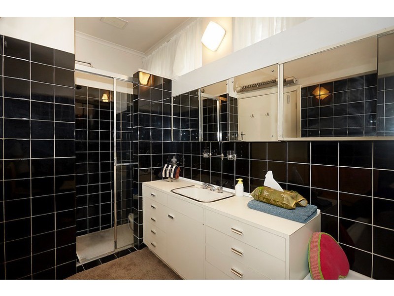 27 McHenry Street, St Kilda East VIC 3183