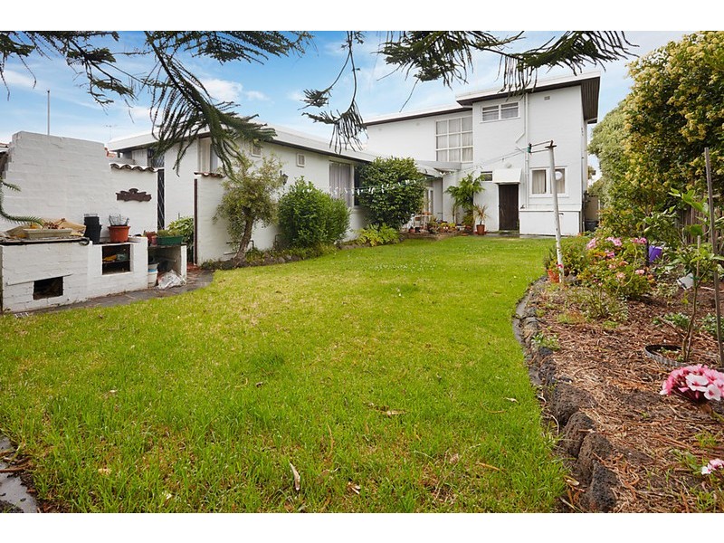 27 McHenry Street, St Kilda East VIC 3183