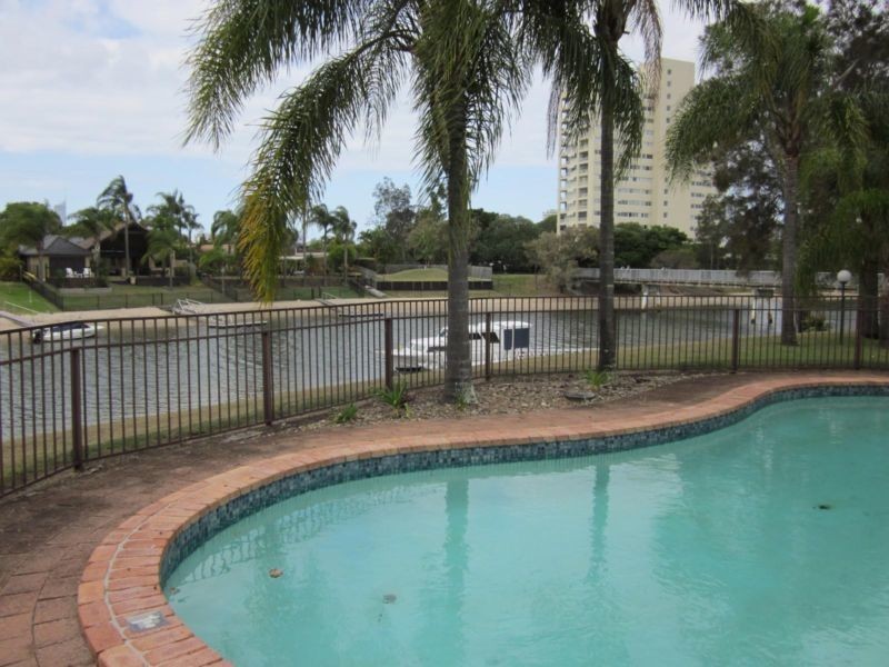 22 Dunlop Court, Mermaid Waters QLD 4218