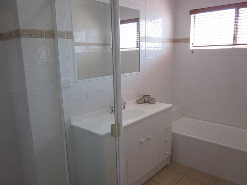 22 Dunlop Court, Mermaid Waters QLD 4218