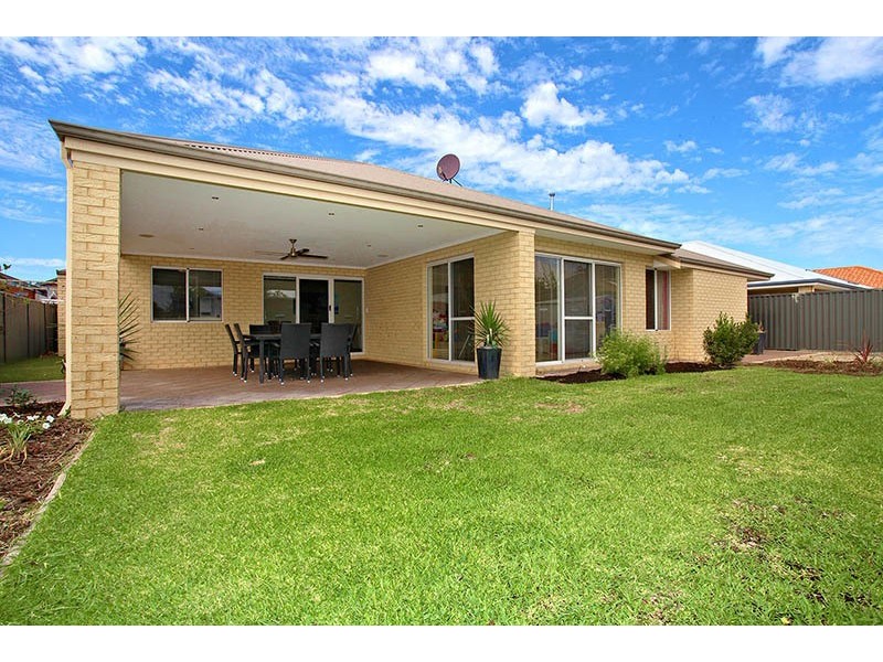 35 Beechwood Circle, Aveley WA 6069