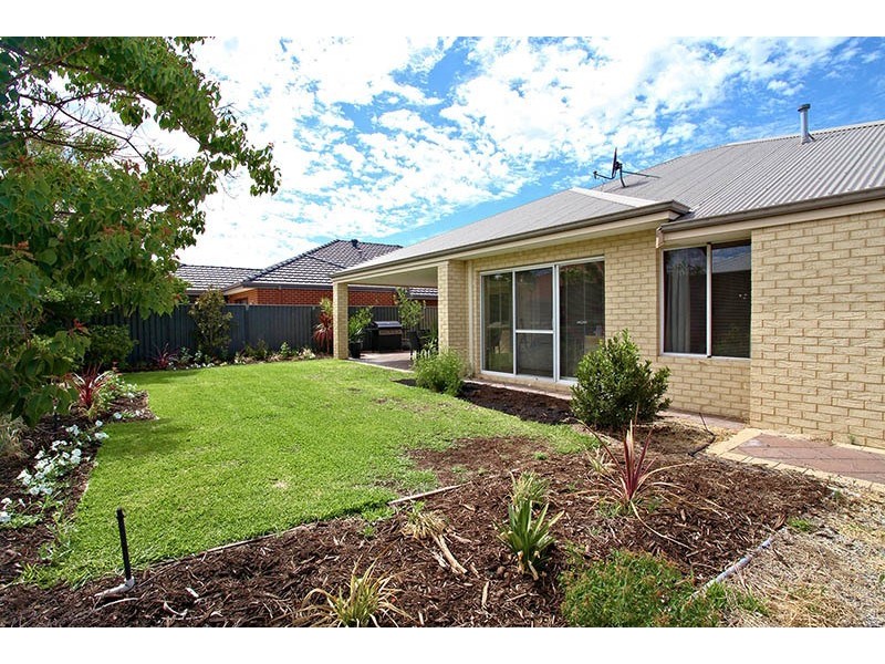 35 Beechwood Circle, Aveley WA 6069