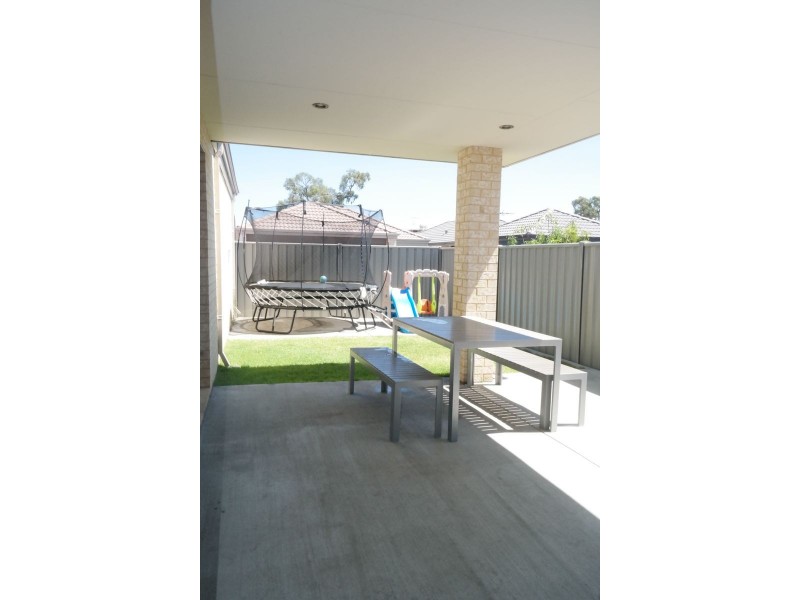 9 Blackmore way, Wellard WA 6170