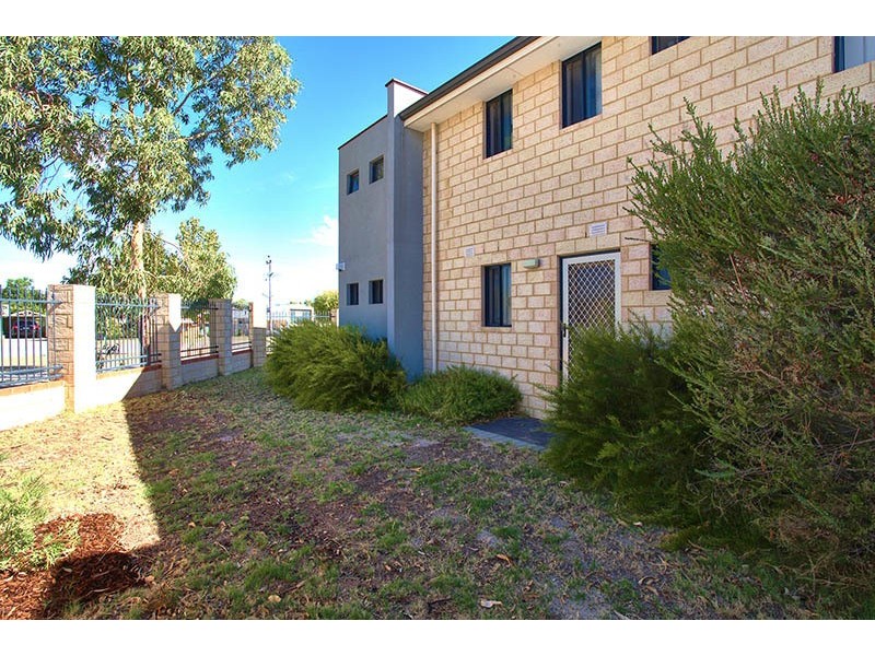 3/2 Towton Way, Langford WA 6147