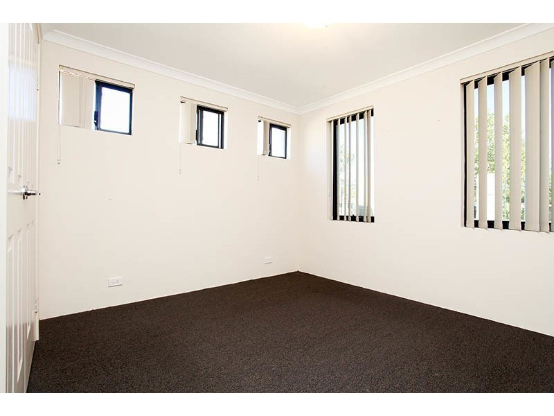 3/2 Towton Way, Langford WA 6147