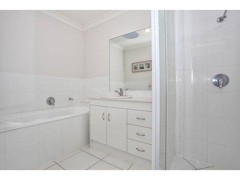 27 Charlton Crescent, Ormeau QLD 4208