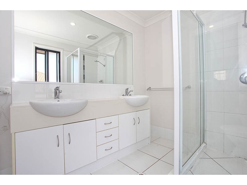 27 Charlton Crescent, Ormeau QLD 4208