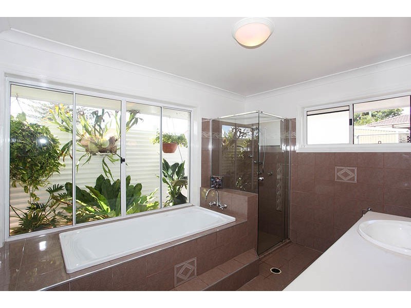 66 Wishart Rd, Upper Mount Gravatt QLD 4122