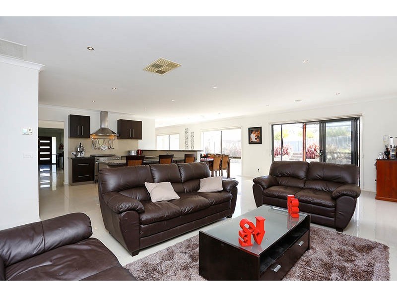 38 Apple Berry Avenue, Langwarrin VIC 3910