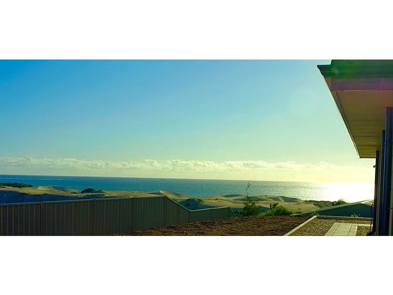 16 Eakins Crescent, Wandina WA 6530