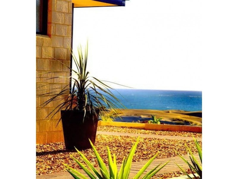 16 Eakins Crescent, Wandina WA 6530