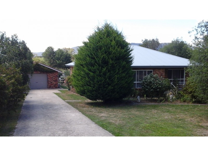 27 Tennyson Street, Woodend VIC 3442