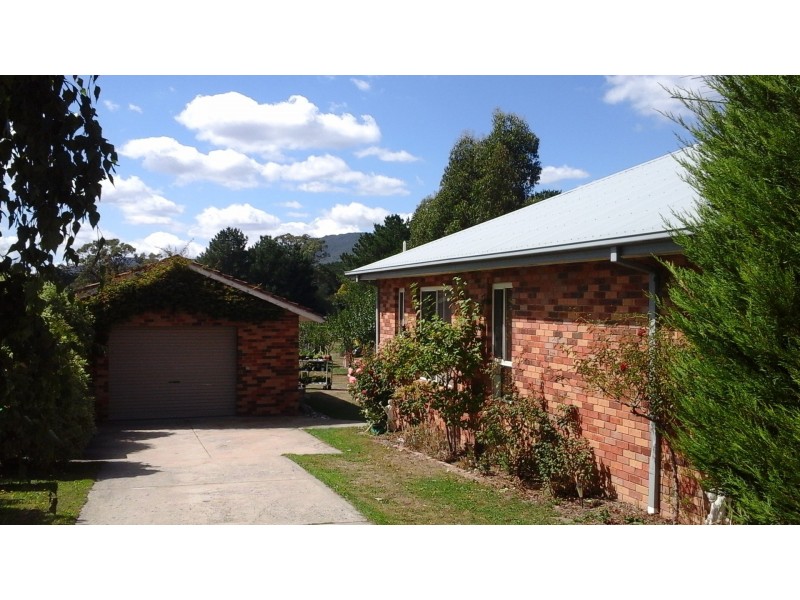 27 Tennyson Street, Woodend VIC 3442