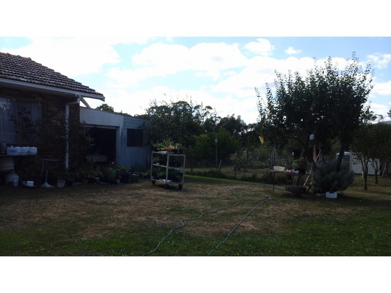 27 Tennyson Street, Woodend VIC 3442