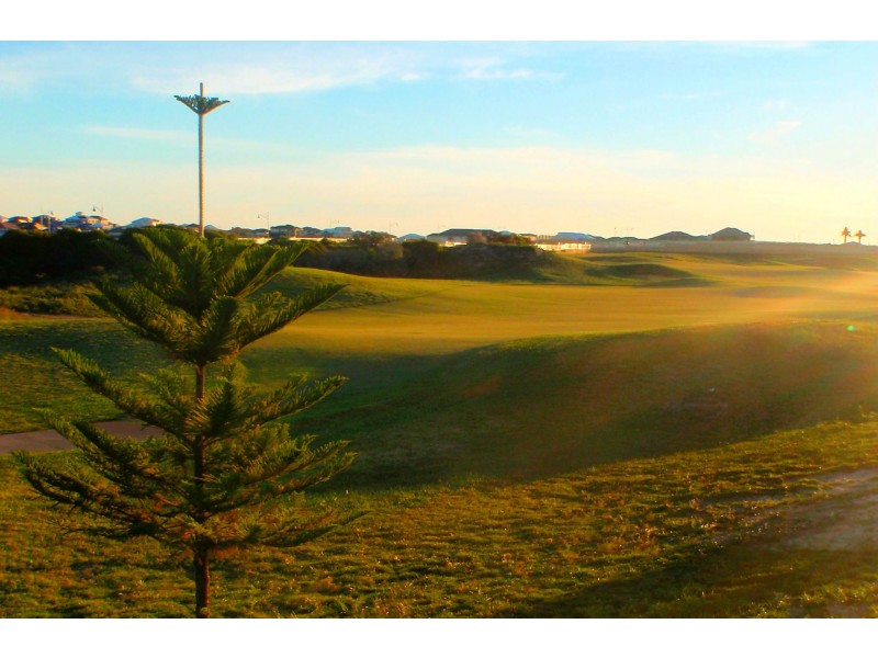 72 Oasis Drive, Secret Harbour WA 6173