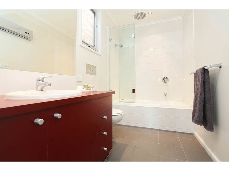 42 Newton Street, Kensington VIC 3031