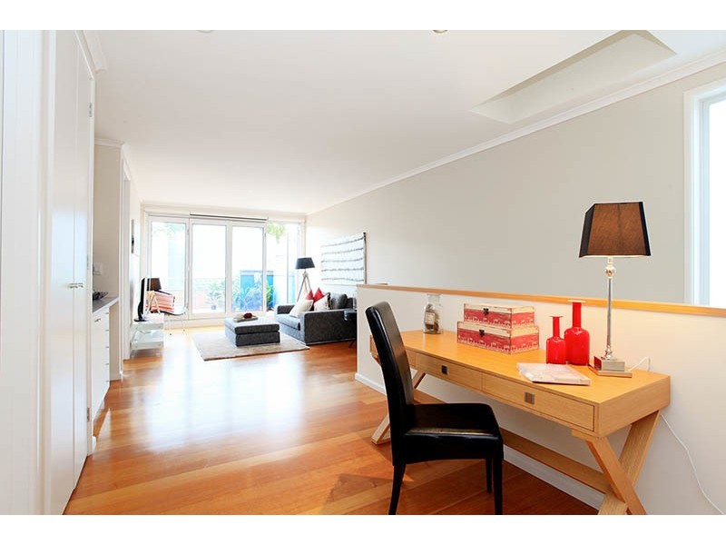 42 Newton Street, Kensington VIC 3031