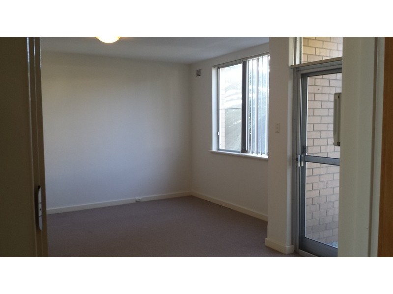 8/18 The Avenue, Crawley WA 6009