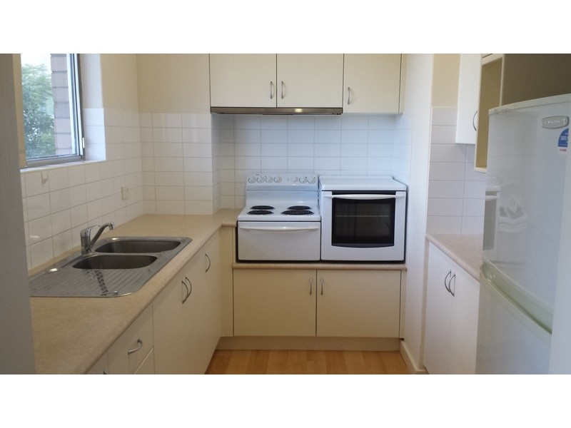 8/18 The Avenue, Crawley WA 6009