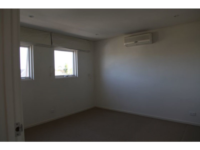 5 Harbour Lane, Mawson Lakes SA 5095