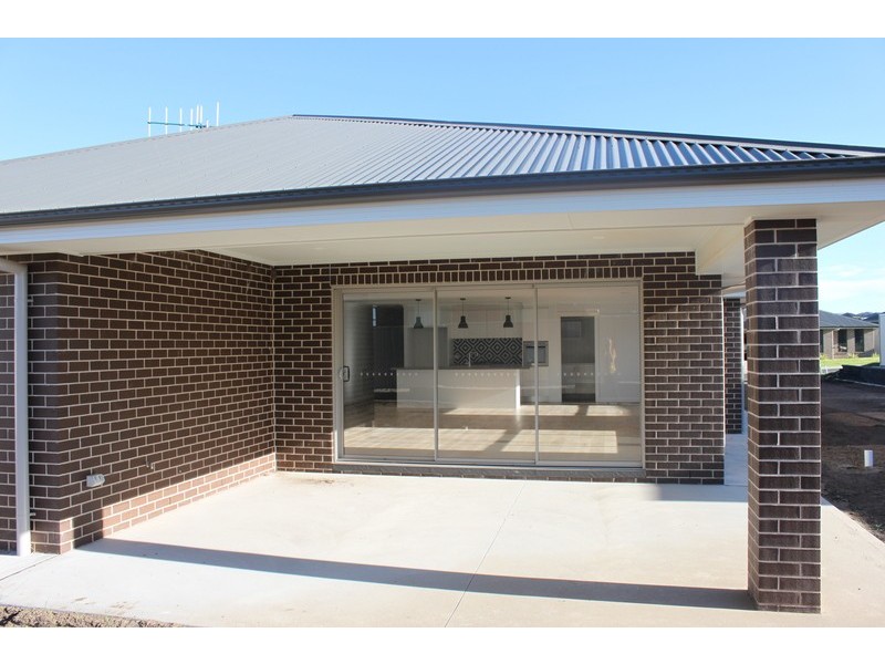 12 Mendel Drive, Kelso NSW 2795