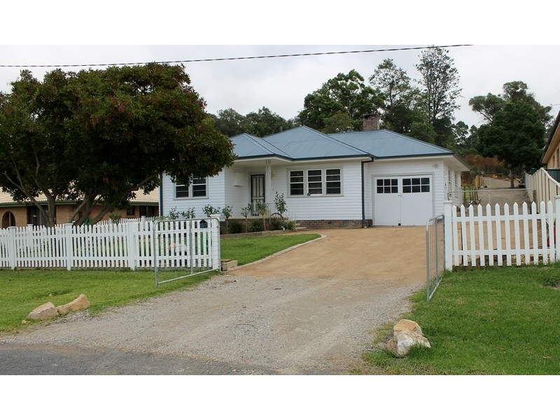 17 Coull Street, Picton NSW 2571